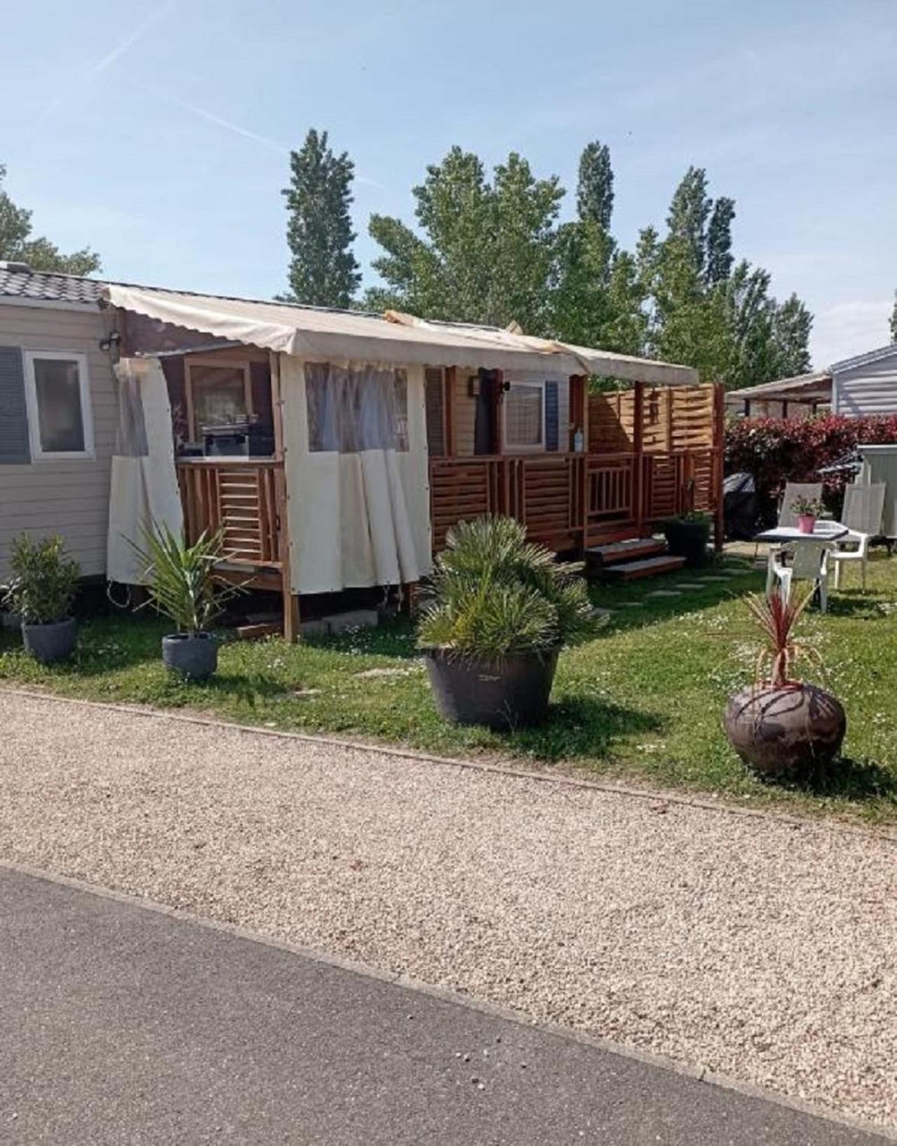 Mobile Home For You Les Rives De Condrieu Exterior photo
